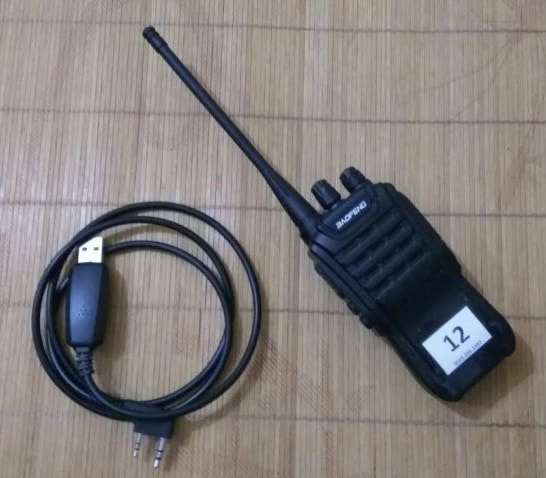 Để cài đặt tần số bộ đàm cần phần mềm, dây cáp tương thích   