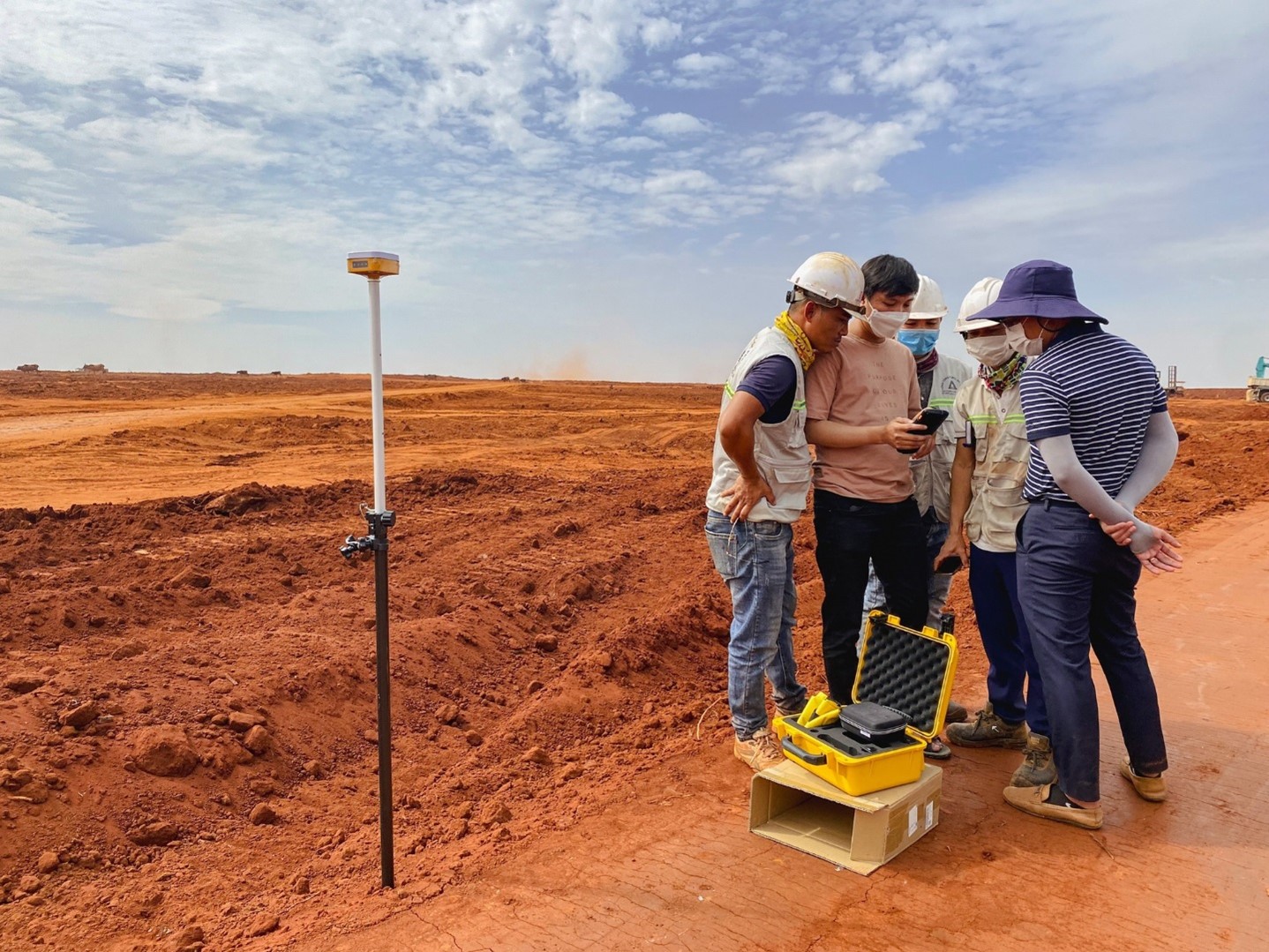 Đầu tư máy GPS RTK 3 tần – Bước đi cho tương lai