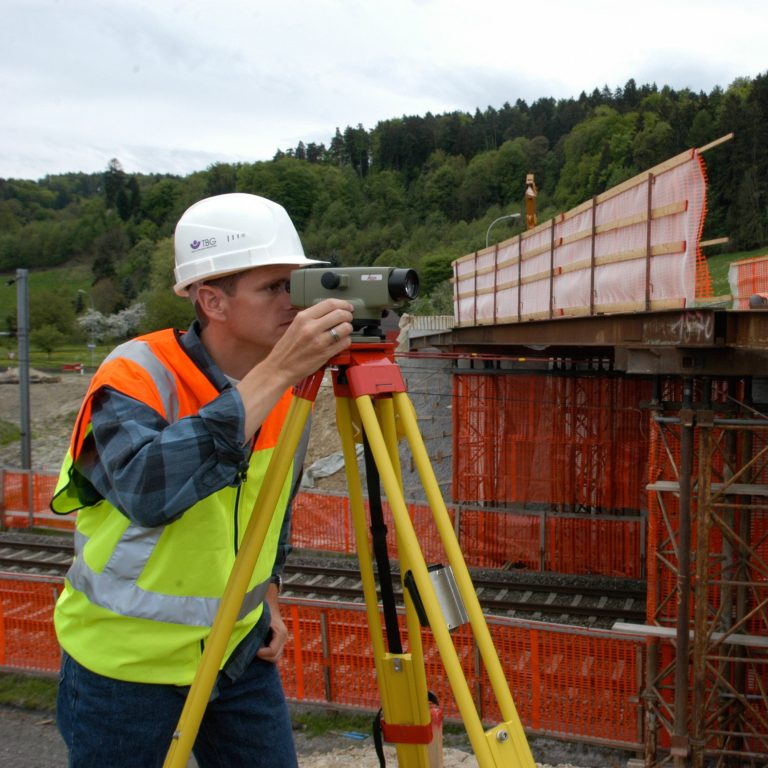 Tránh mua phải những máy thủy bình giá rẻ kém chất lượng để “tiền mất tật mang”