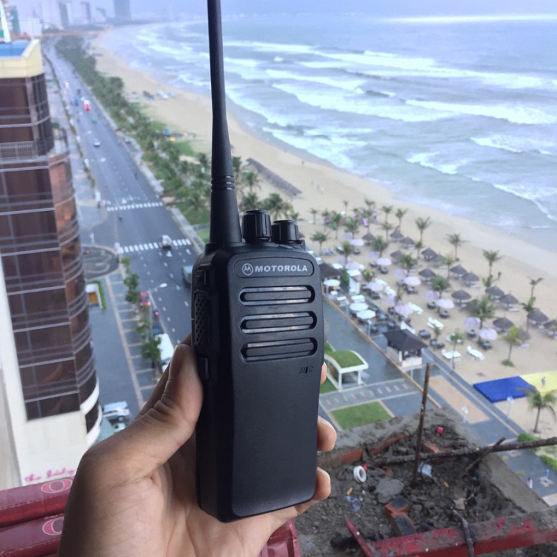 Giá các loại máy bộ đàm Motorola ở tầm trung so với các loại máy bộ đàm khác vì những lợi ích mà chỉ nó có thể mang lại.