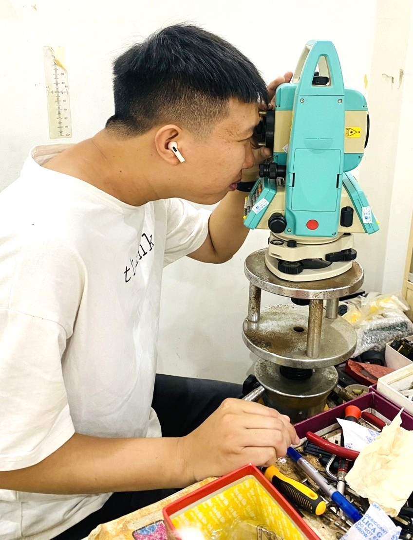 Lỗi máy toàn đạc nhìn mục tiêu không rõ