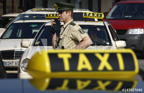 Lựa chọn máy bộ đàm cầm tay phù hợp cho taxi
