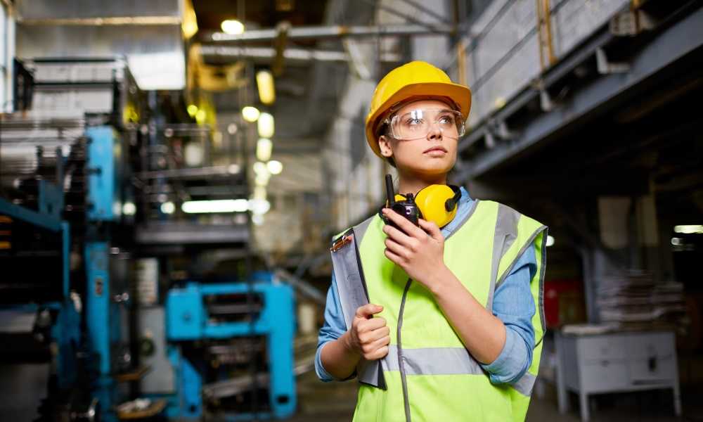 Lựa chọn máy bộ đàm cầm tay phù hợp với kho bãi
