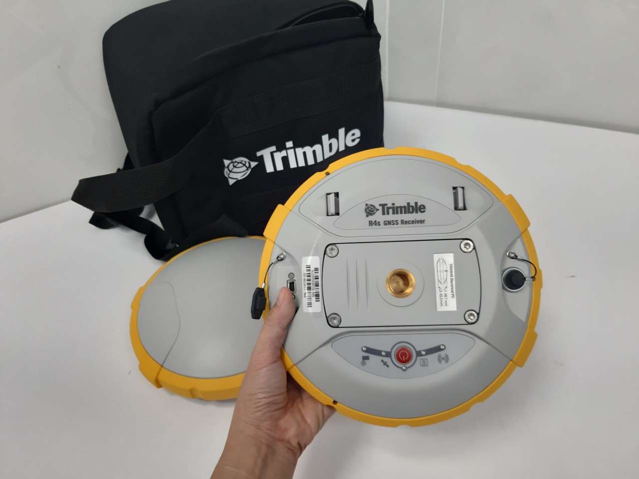 Máy định vị GNSS Trimble R4s là thiết bị định vị vệ tinh GNSS-RTK mới đến từ thương hiệu Trimble, với nhiều tính năng nổi bật nhưng có mức giá siêu mềm.