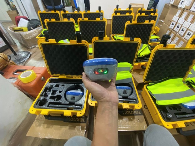 Máy gps rtk Toknav T45 là bộ thu GNSS đa chức năng di động