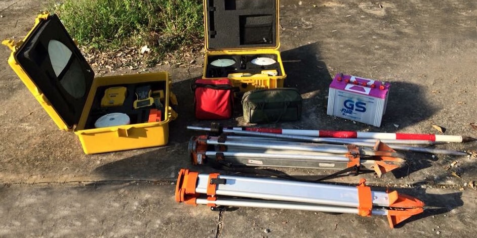 Các phụ kiện đo đạc, trắc địa phải đảm bảo chất lượng và tương thích với máy để đảm bảo hiệu quả sử dụng