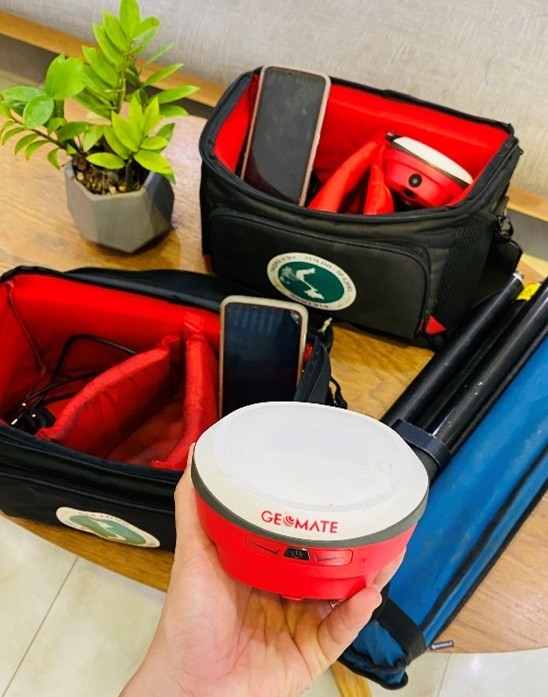 Phụ kiện máy đo RTK là gì?