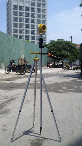 Kẹp sào giữ gương giúp cố định và điều chỉnh cao độ cho gương đo trắc địa
