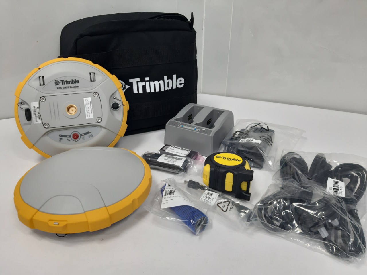 Trimble R4s đáp ứng được mọi nhu cầu, phù hợp với nhiều nhu cầu khảo sát và quá trình xử lý sau đơn giản, từ GIS cho đến các giải pháp tinh vi có khả năng RTK và Trimble RTX.