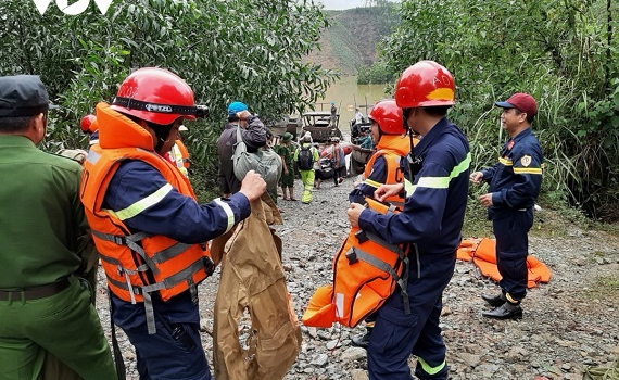 Máy bộ đàm trong các công tác cứu hộ, cứu nạn ngày mưa bão
