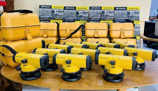 Nên chọn máy thủy bình giá rẻ hay chính hãng?