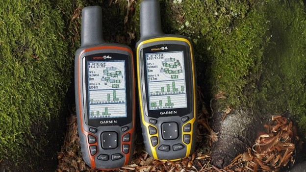 So sánh máy GPS cầm tay và điện thoại có định vị GPS, nên chọn loại nào?