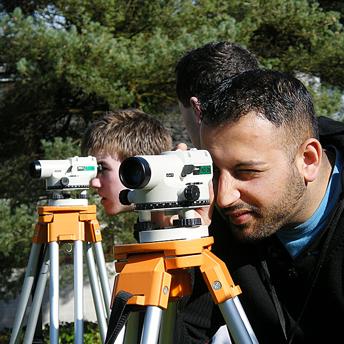 Giải Đáp 5 Thắc Mắc Khi Sử Dùng Máy Thủy Bình Mà Ai Cũng Nên Biết