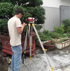 Ứng dụng của máy thủy bình Leica trong xây dựng và giao thông
