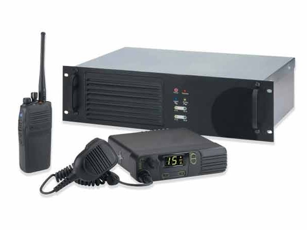 Máy Bộ Đàm MOTOTRBO XIR R8200